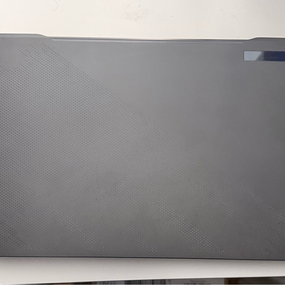 ASUS Silver Laptop with Sleek Design